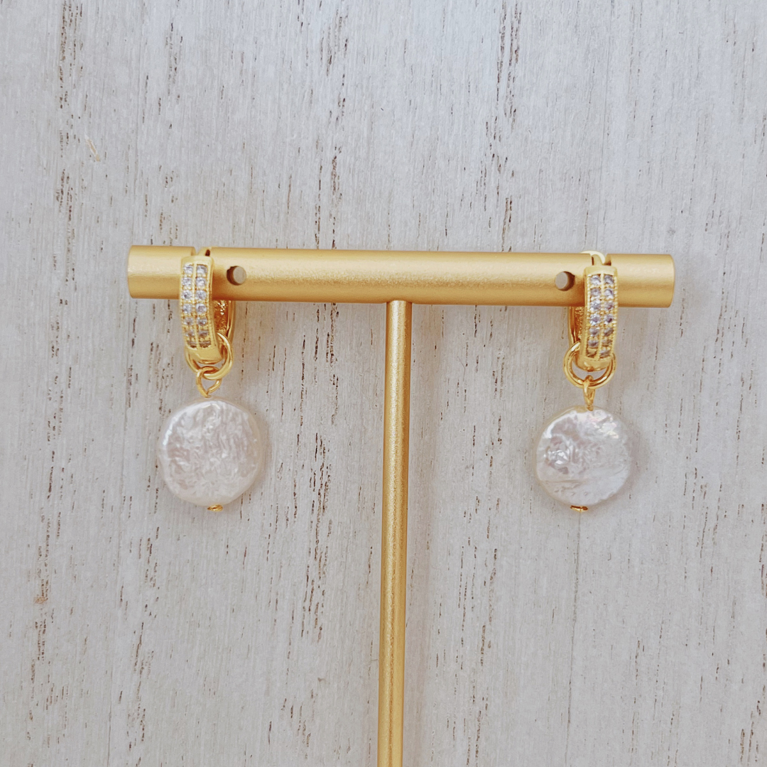 PEARL HOOPS ✿ CARA